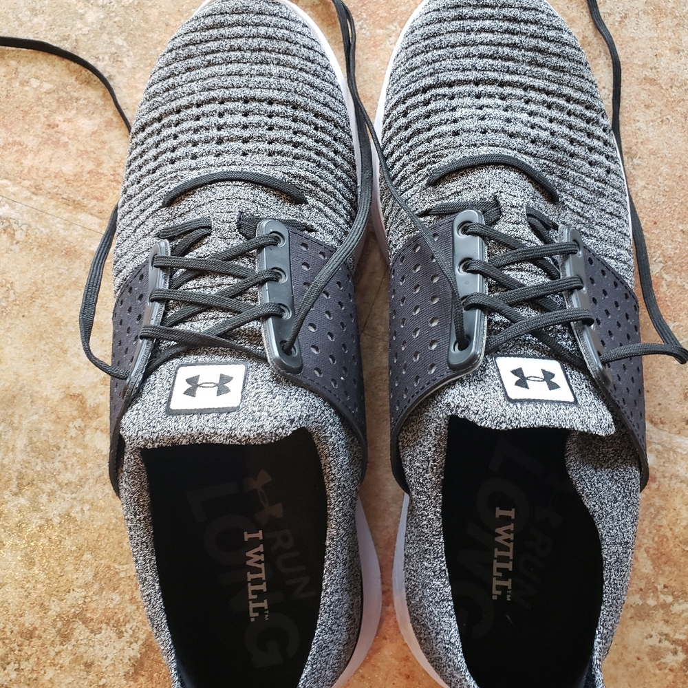 Under Armour mens shoes size 9 5